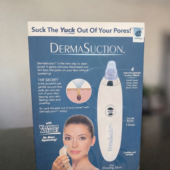 DermaSuction Pore Cleaning Device - White - Picture 2 of 5
